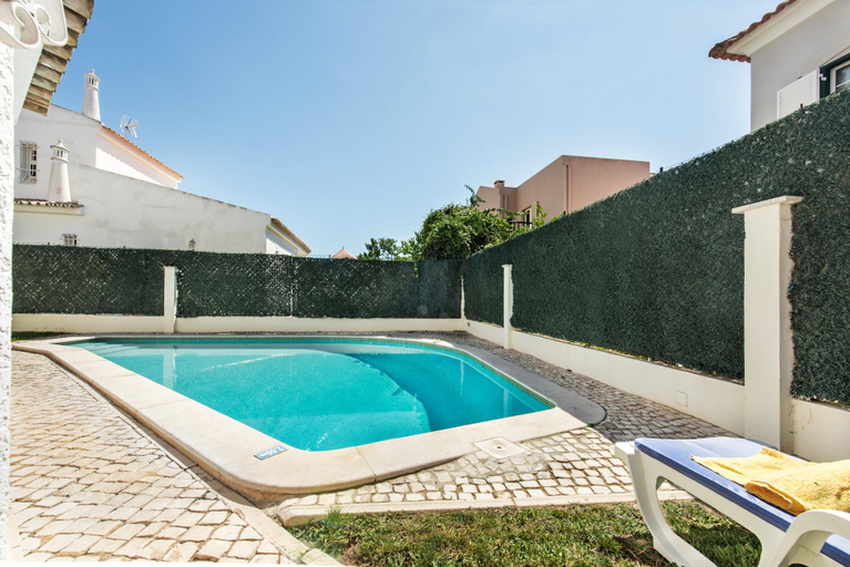 Sport & Beauty 2, Private pool villa walking distance to the centre, Loulé