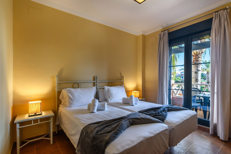 Room 4, Family Apartment in Golfside Setting, Huelva