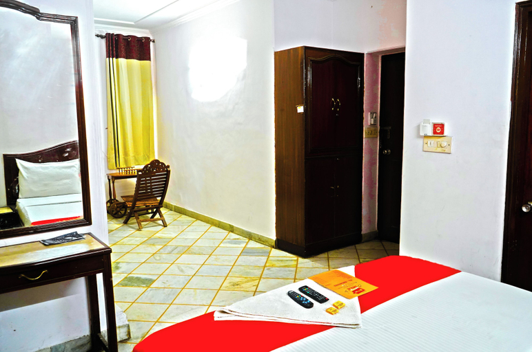 Room 5, Roomshala Hotel Iconic Near Karol Bagh, Delhi