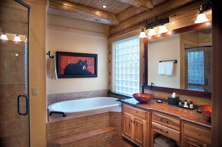 Bathroom 3, El Capitan, Mariposa
