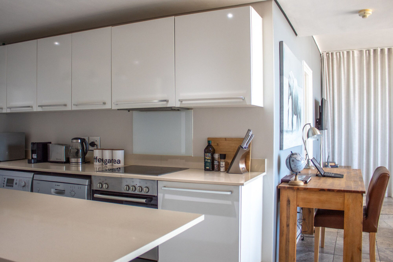 Room 5, Spacious 2bed Harbor Haven V A Waterfront Canals, City of Cape Town