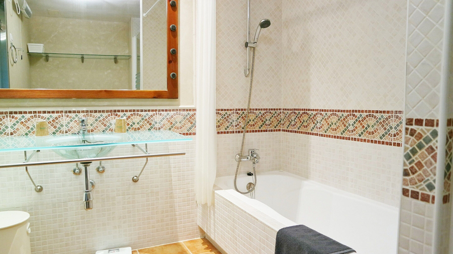 Bathroom 3, Bright Apartment With Pool Access, Huelva