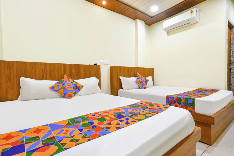 Room 3, Via Ratna Palace I, Ujjain