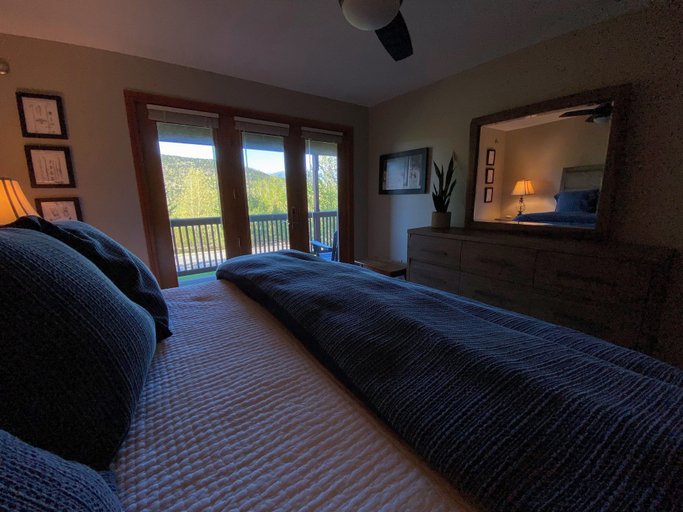 Interior 3, Cr12, Coos