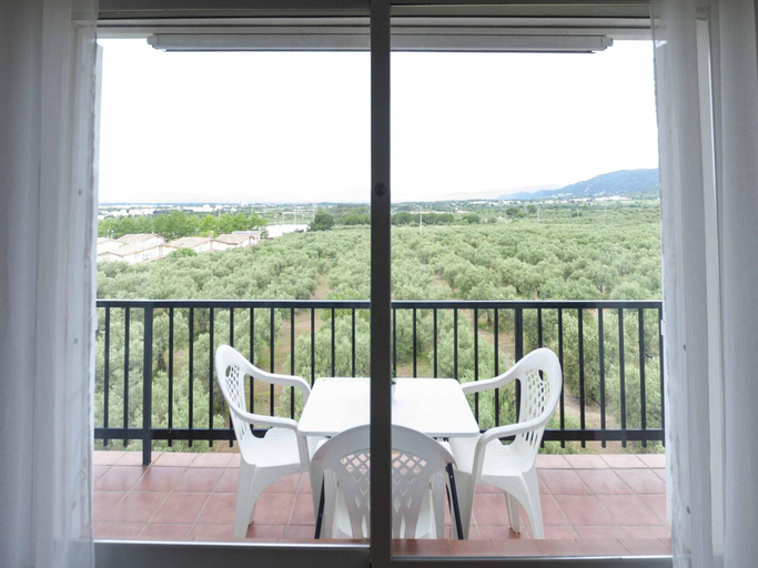 Balcony 2, Apartment in Roses With Sea Views & Pool, Girona