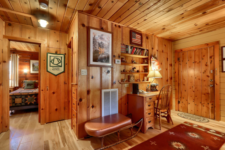 Interior 3, Walk-a-bout, Mariposa