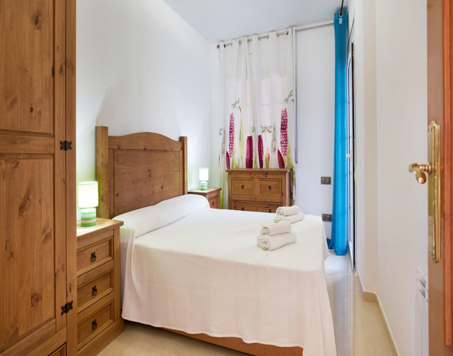 Room 2, Beautiful Villa With Pool in Vidreres, Girona