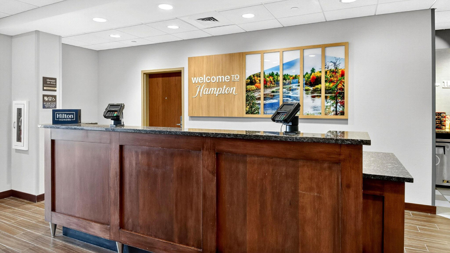 Public Area, Hampton Inn & Suites Chippewa Falls, Chippewa