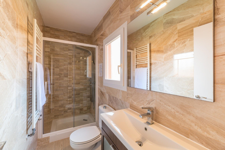 Bathroom 2, Villa in Riells Beach With Private Pool, Girona