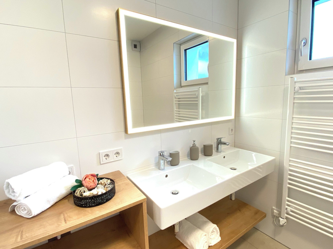 Bathroom 4, Grimming View I, Liezen
