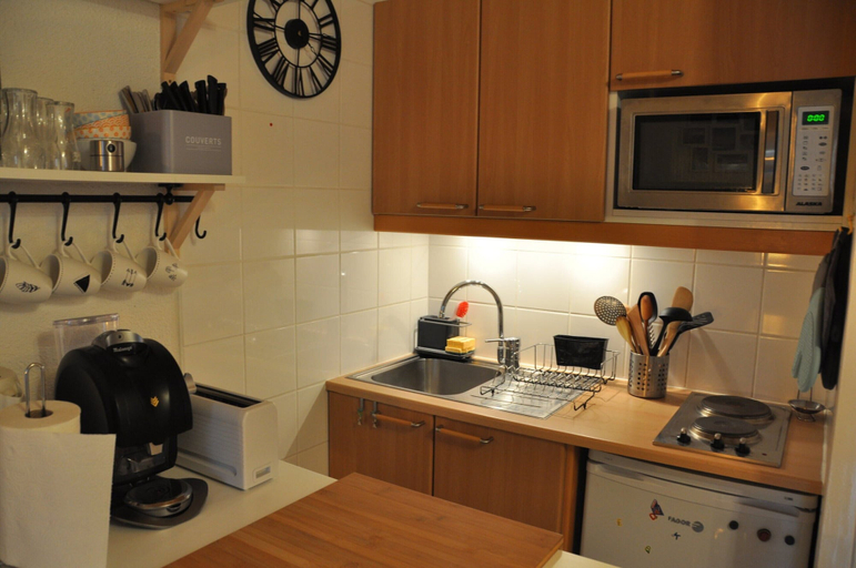 Private kitchen, Family-friendly Alpine Base, Isère