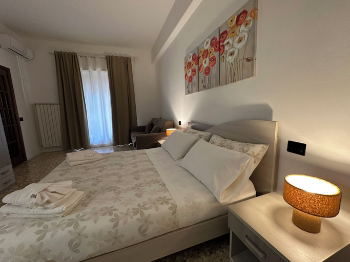 Bedroom 4, b&b stella in centro, Salerno