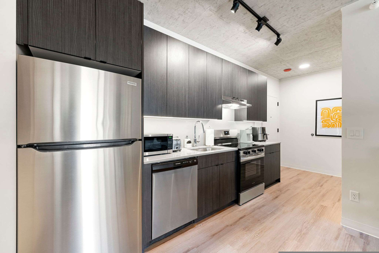 Room 2, 3BD Condo in Printer s Row for Monthly Stays, Cook