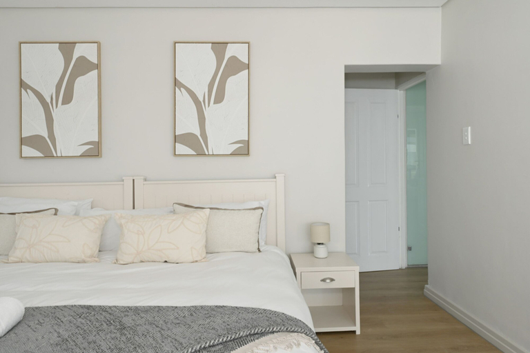 Room 2, Spacious 3 Bed Apartment | Sea Point | Ocean views, City of Cape Town