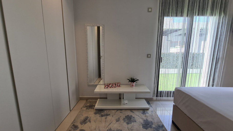 Room 5, Luxury Villa for 6 Guests With Terrace, Alicante