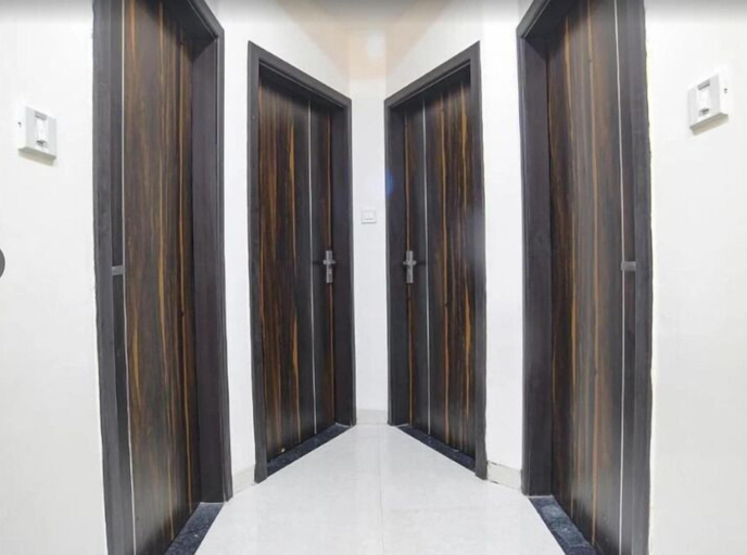 Others 3, Hotel Ivanna, Indore