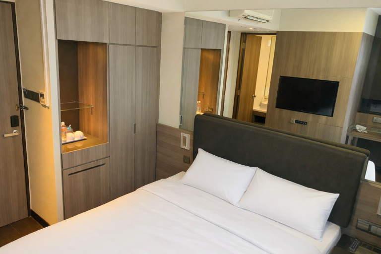 Bedroom 2, Amrise Hotel Kitchener (Check in at 9PM, Check out at 8AM), Singapura