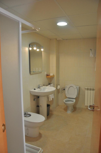 Bathroom 4, Hostal Ruiz, Soria