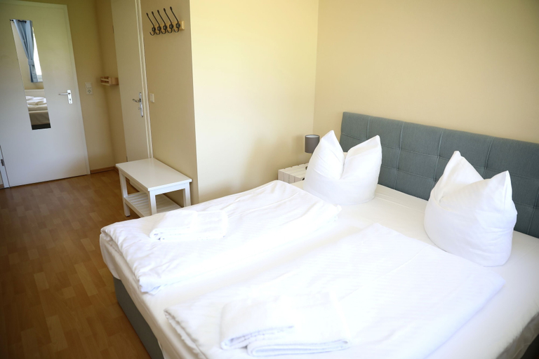 Miscellaneous 2, Pension Elfmeter, Ostprignitz-Ruppin