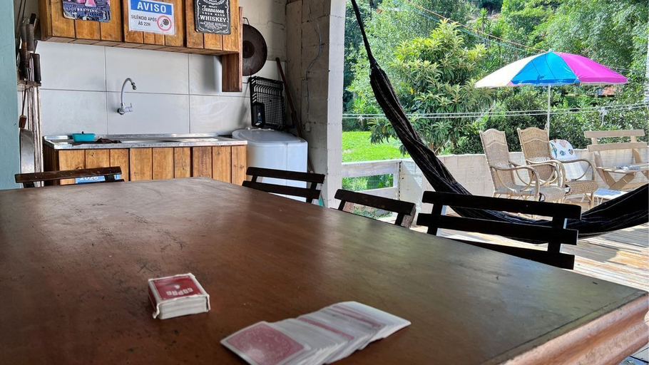 Room 4, Casa com Piscina Churrasqueira e Mesa de Bilhar, Caxias do Sul