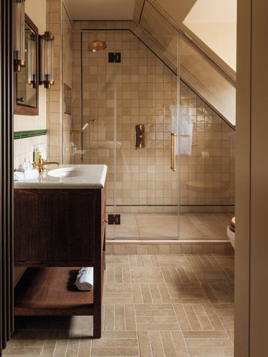 Bathroom 3, The Royal George, Monmouthshire