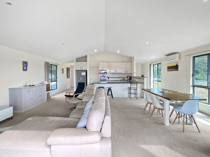 Living room 5, Beachside Retreat With Garage Parking, Eurobodalla