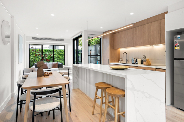 Private kitchen 5, Stylish 3-bed Home Near South Melbourne Market, Melbourne
