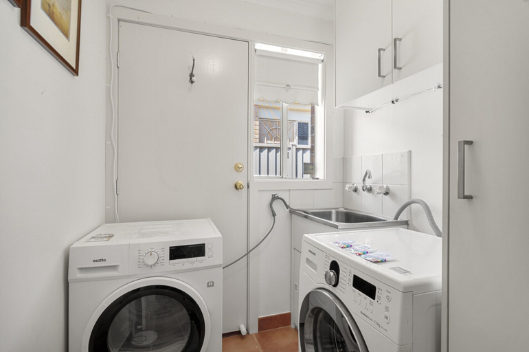 Bathroom 3, Charming 3-bed Family Home With Amazing Garden, Melbourne