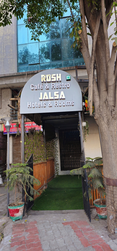 Exterior detail, Hotel Jalsa, Surat