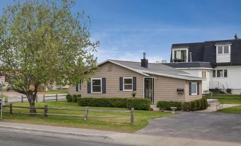 Exterior 4, Little House on E Street, Anchorage
