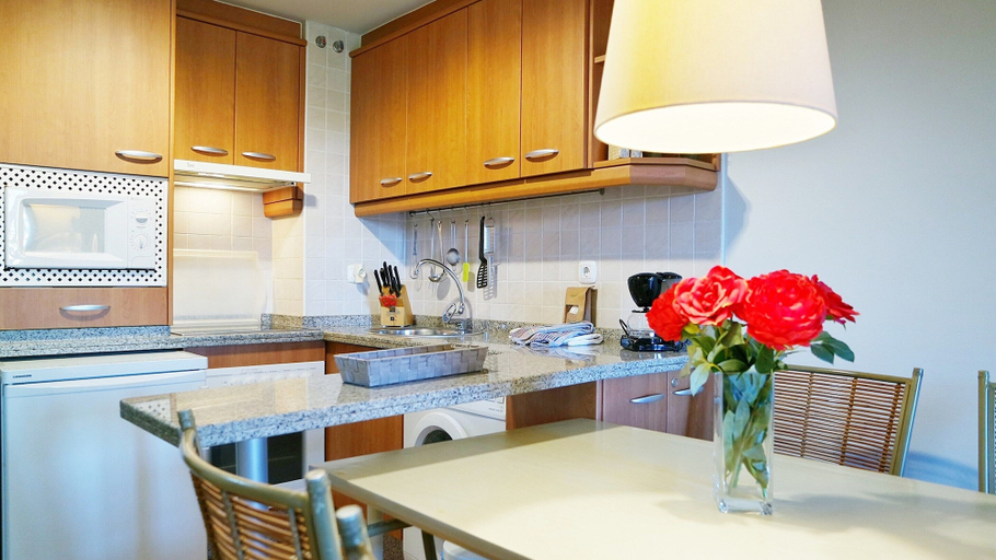 Private kitchen, Bright Apartment With Pool Access, Huelva
