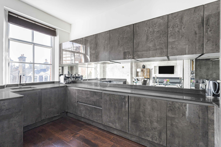 Room 2, Royal Residence - Steps Away From Hyde Park, London