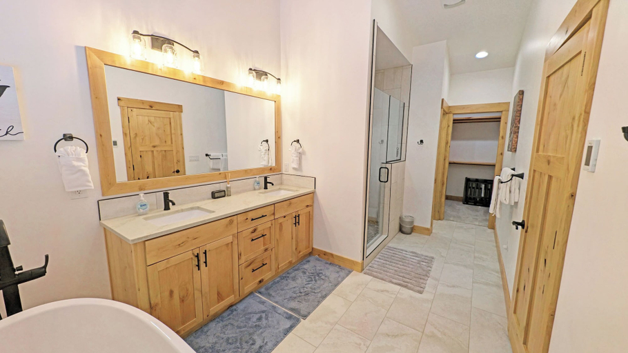 Interior 2, 56593 Celestial Dr, Deschutes