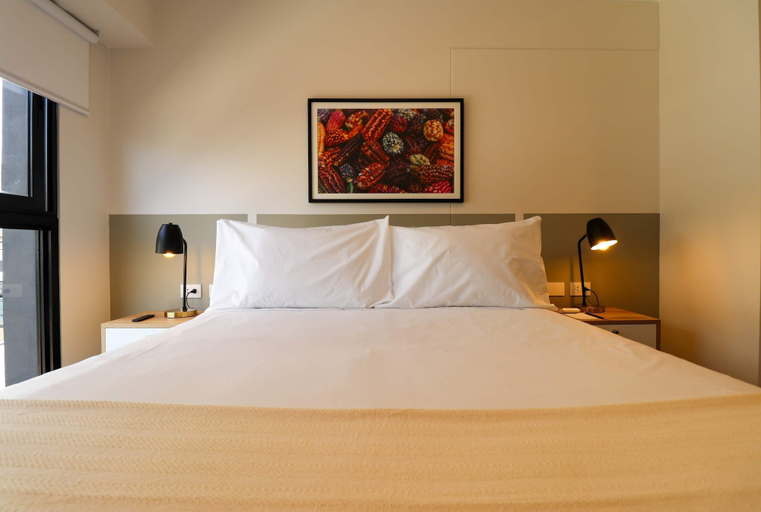 Room 5, w Tranquil 2BR w Balcony in Miraflores, Lima