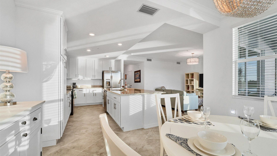 Interior 4, Hlb14041-613, Charlotte