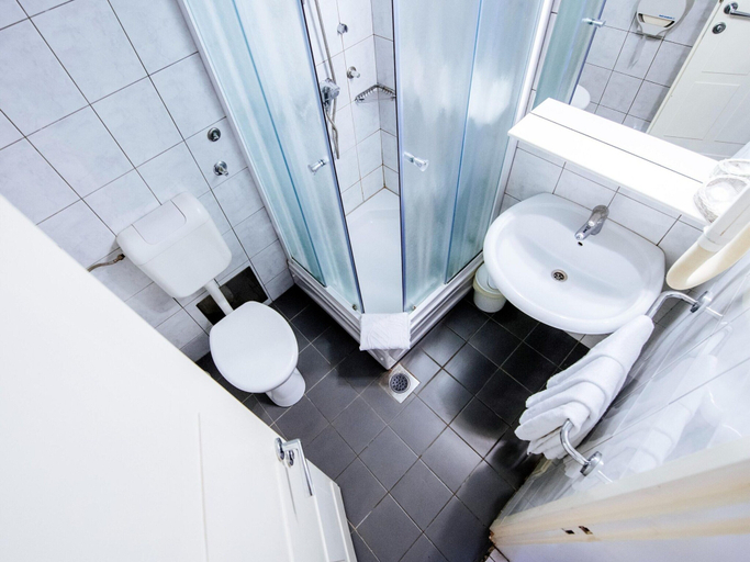 Bathroom 5, Zaton Resort Apts. With Pool, Nin