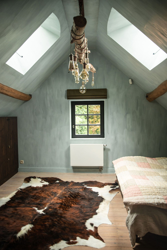 Room 5, La Petite For t Antique Countryside Greenhouse, Vlaams Brabant