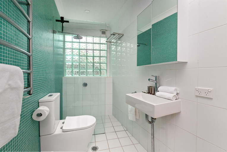 Bathroom, Charming 2-bed Terrace in the Heart of Surry Hills, Sydney