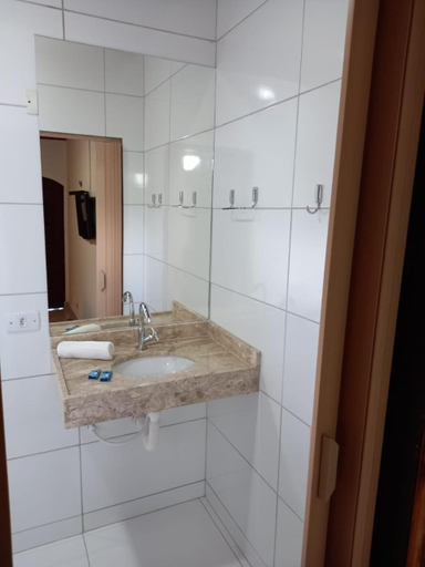 Bathroom 2, Pousada Schueng, Parati