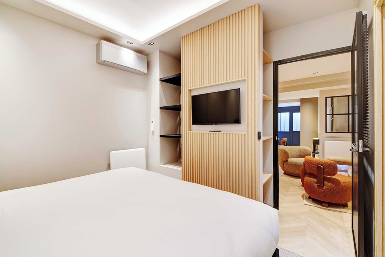 Room 5, Refined Parisian flat with Designer Finishes – Rue Montorgueil Elegance, Paris