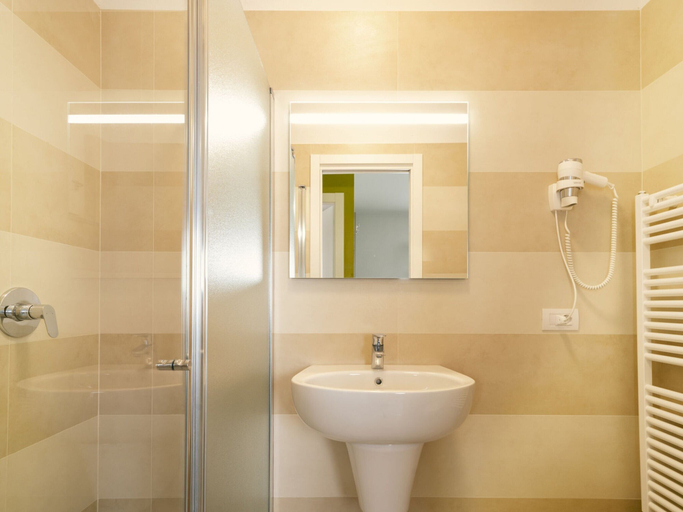 Bathroom 2, Residence La Rotonda, Tignale, Brescia