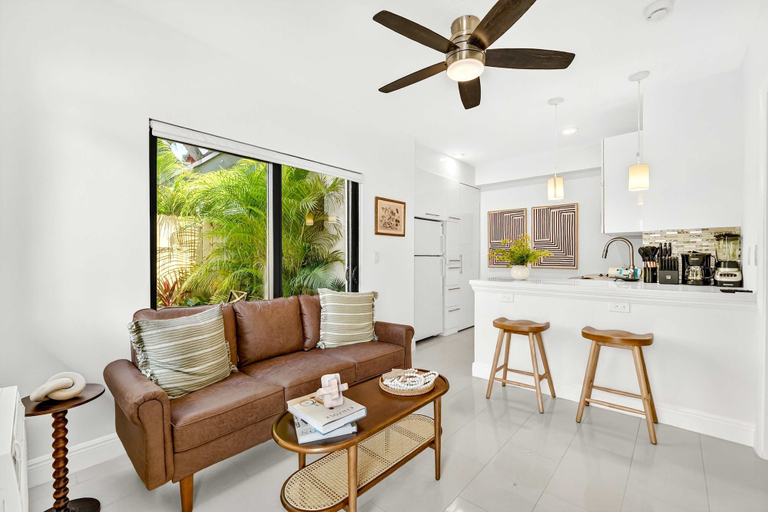 Room 4, Chic Modern Studio With Queen Bed, Broward