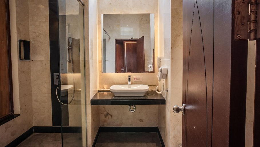 Bathroom 4, Bintan Pearl Beach Resort, Bintan Regency