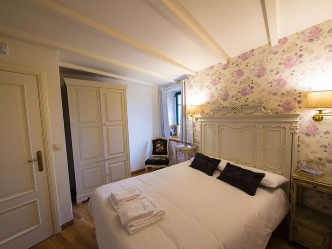 Room 4, Mansion in Cerdedo With Private Pool and Garden, Pontevedra