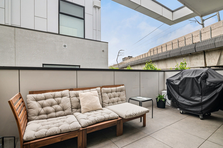 Balcony, Chic Home With BBQ & Outdoor Dining, Melbourne