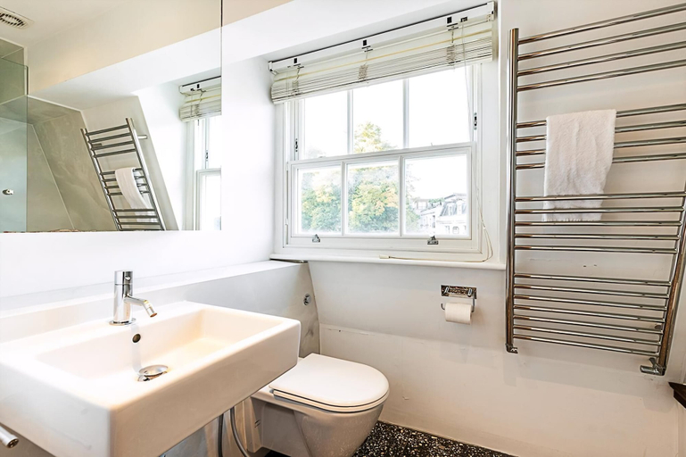 Bathroom 3, Charming Loft in Islington - Stunning View!, London