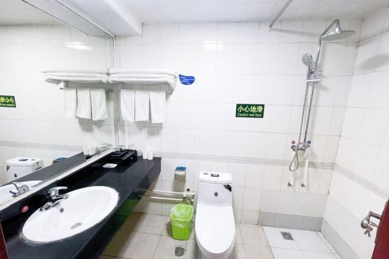 Bathroom, New Shilong Hotel, Shijiazhuang
