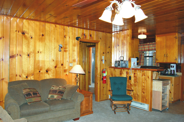 Interior 4, Cubby's Den, Mariposa