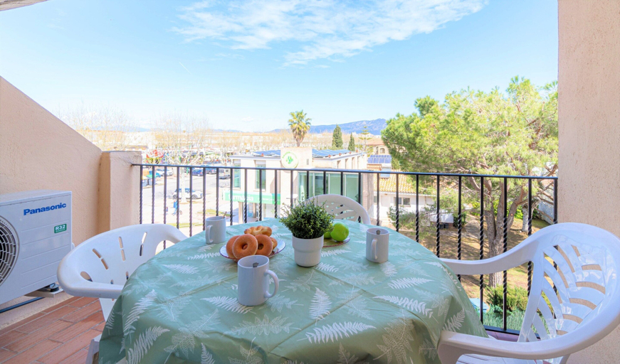 Exterior 2, Modern 1-bedroom Apartment With Terrace, Girona