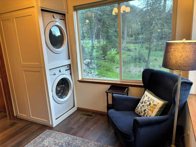 Room 4, Applegate Riverside Retreat, Jackson